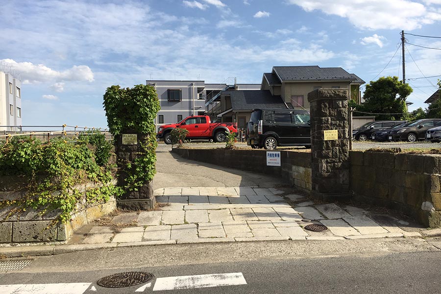 残されたんだ門